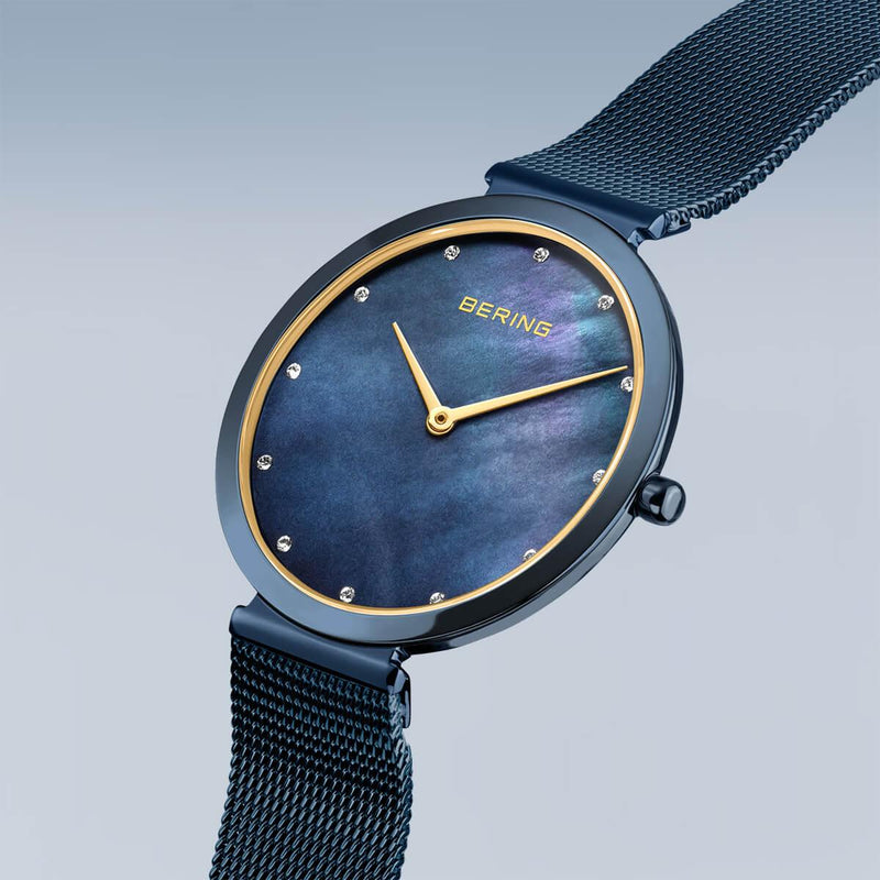 Bering Classic Ø32mm 18132-399 analog damklocka med blå urtavla och armband i rostfritt stål