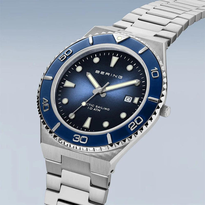 Bering Classic 18940-707 analog herrklocka med mörk blå urtavla och armband i rostfritt stål