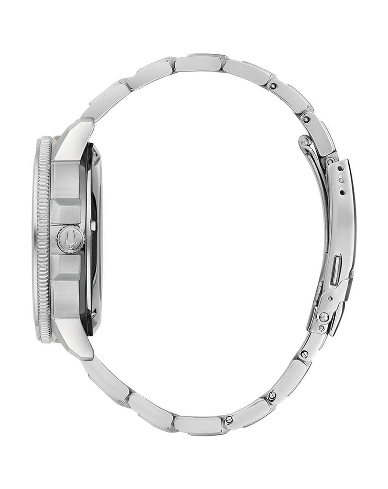 Bulova Marine Star 96A290 analog herrklocka med svart urtavla och armband i rostfritt stål