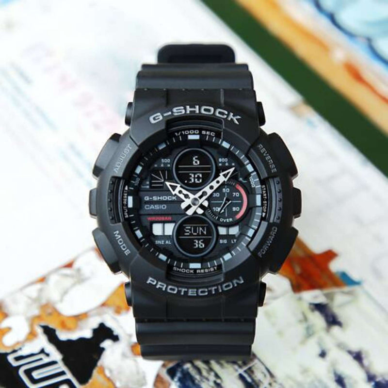 Casio G-SHOCK GA-140-1A1ER analog herrklocka med svart urtavla och armband i resin