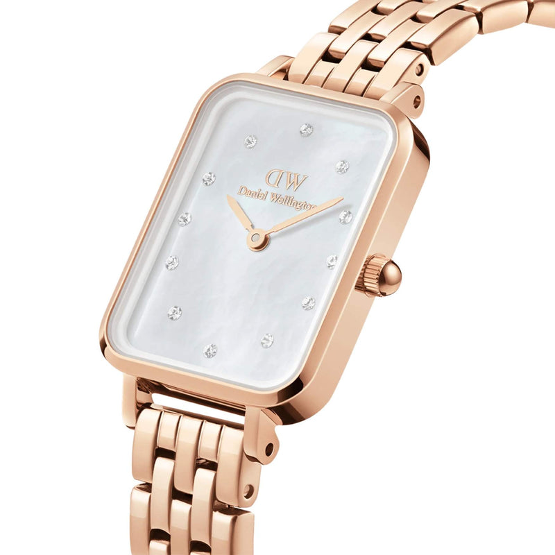 Daniel Wellington Quadro Lumine 5-Link DW00100620 analog damklocka med vit urtavla och armband i rostfritt stål