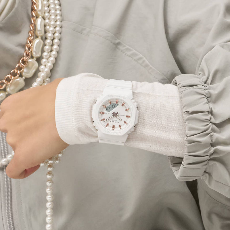 Casio G-Shock GMA-P2100M-7AER ana-digi unisexklocka med vit urtavla och armband i resin