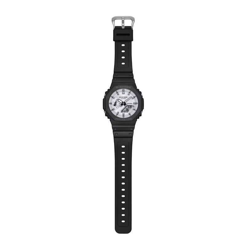 Casio Timeless GA-2100WD-1AER ana-digi herrklocka med vit urtavla och armband i resin