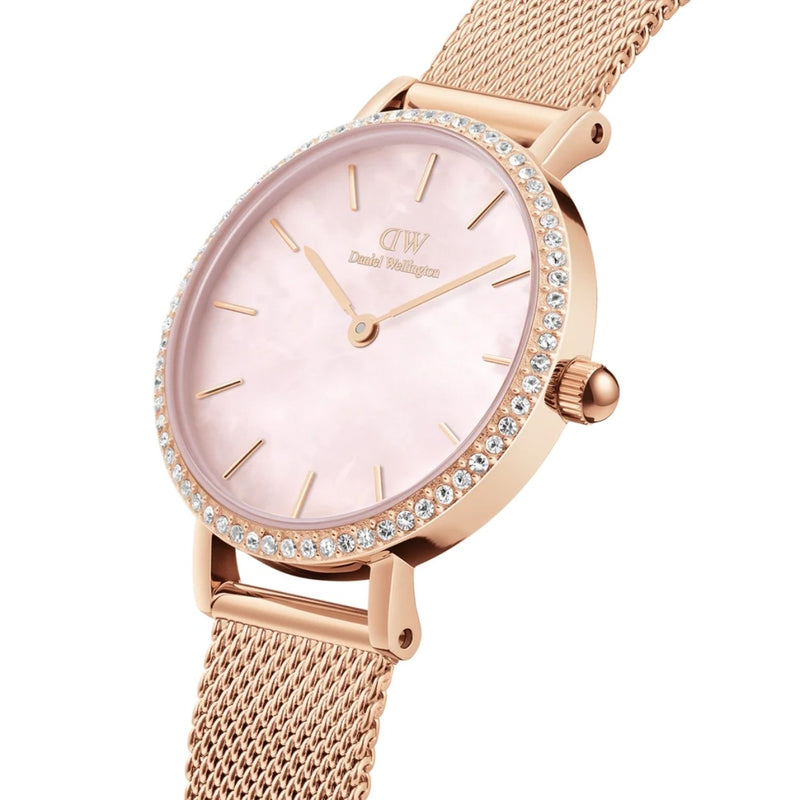 Daniel Wellington Petite Lumine Bezel Melrose DW00100663 analog damklocka med rosa urtavla och armband i rostfritt stål