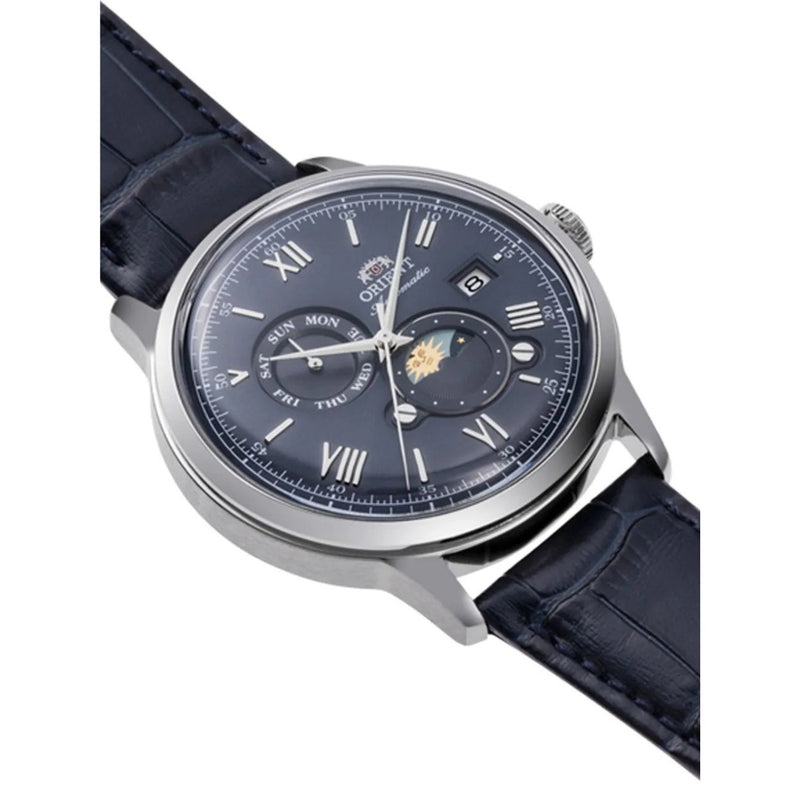 Orient Bambino RA-AK0806L30B analog herrklocka med blå urtavla och armband i läder
