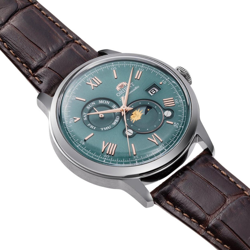 Orient Bambino RA-AK0805E30B analog herrklocka med grön urtavla och armband i läder