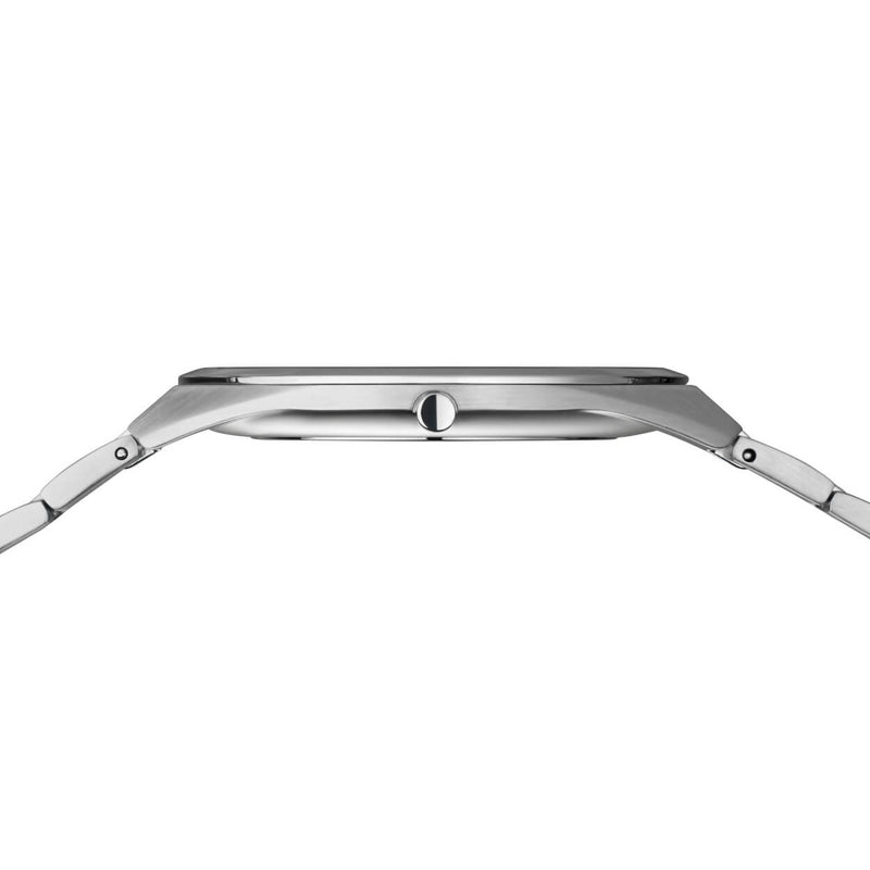 Bering Ultra Slim 17240-707 analog herrklocka med blå urtavla och armband i titan