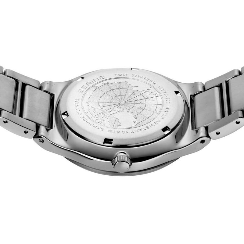 Bering Solar 15239-777 analog herrklocka med blå urtavla och armband i titan