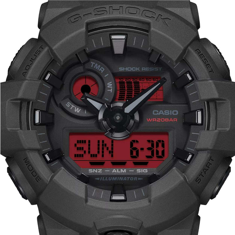 Casio G-Shock GA-700BBR-1AER ana-digi unisexklocka med svart urtavla och armband i resin