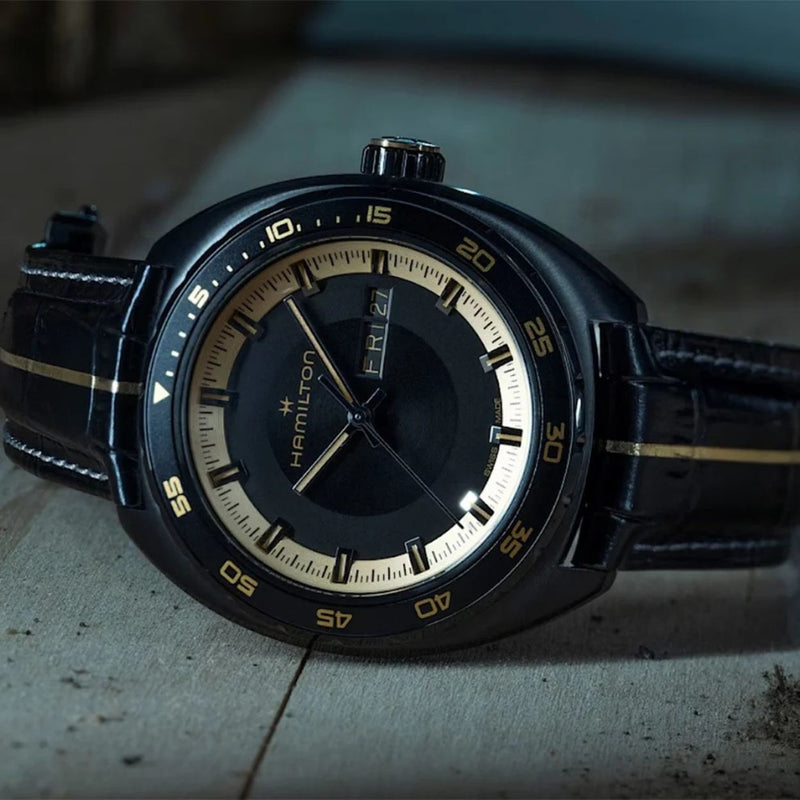Hamilton Pan Europ Resident Evil Requiem H35455730 analog herrklocka med flerfärgad urtavla och armband i läder