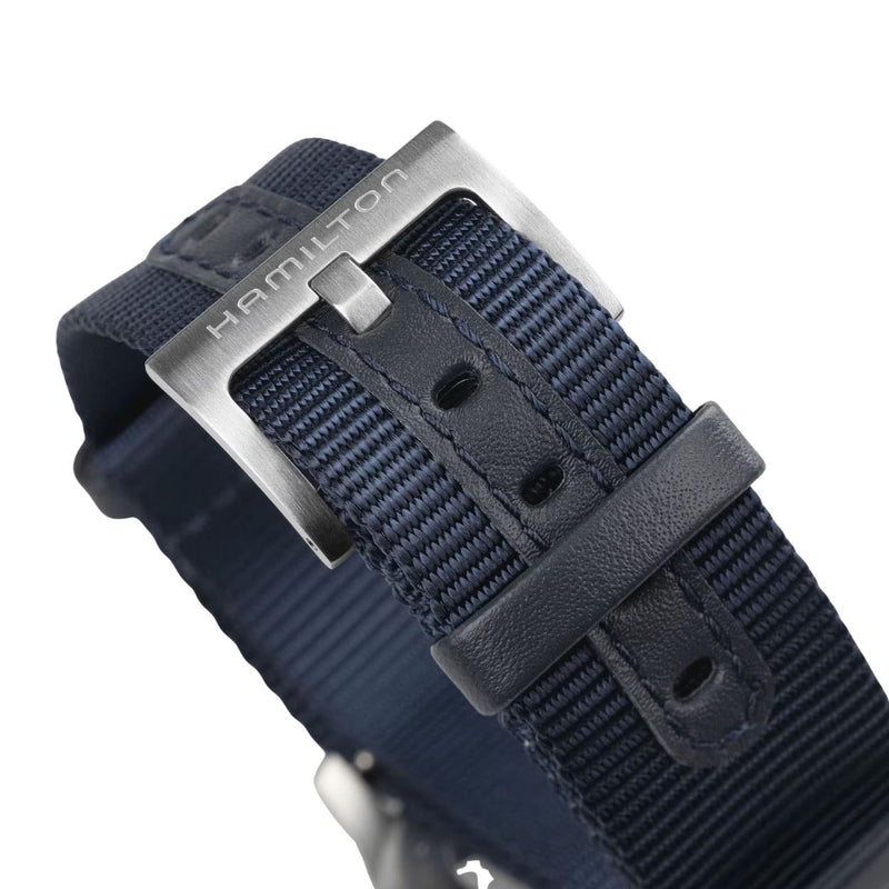 Hamilton Khaki Field Mechanical H69439940 analog herrklocka med blå urtavla och armband i rostfritt stål