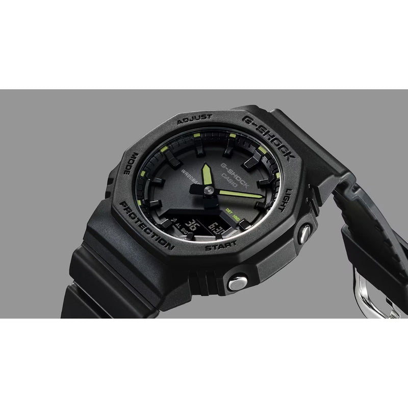 Casio G-Shock GMA-P2100SA-1A2ER ana-digi herrklocka med svart urtavla och armband i resin