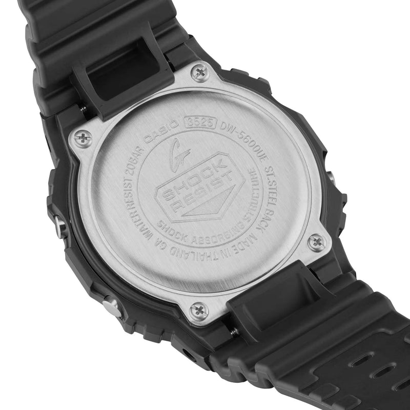 Casio G-Shock DW-5600UE-1ER digital unisexklocka med svart urtavla och armband i resin