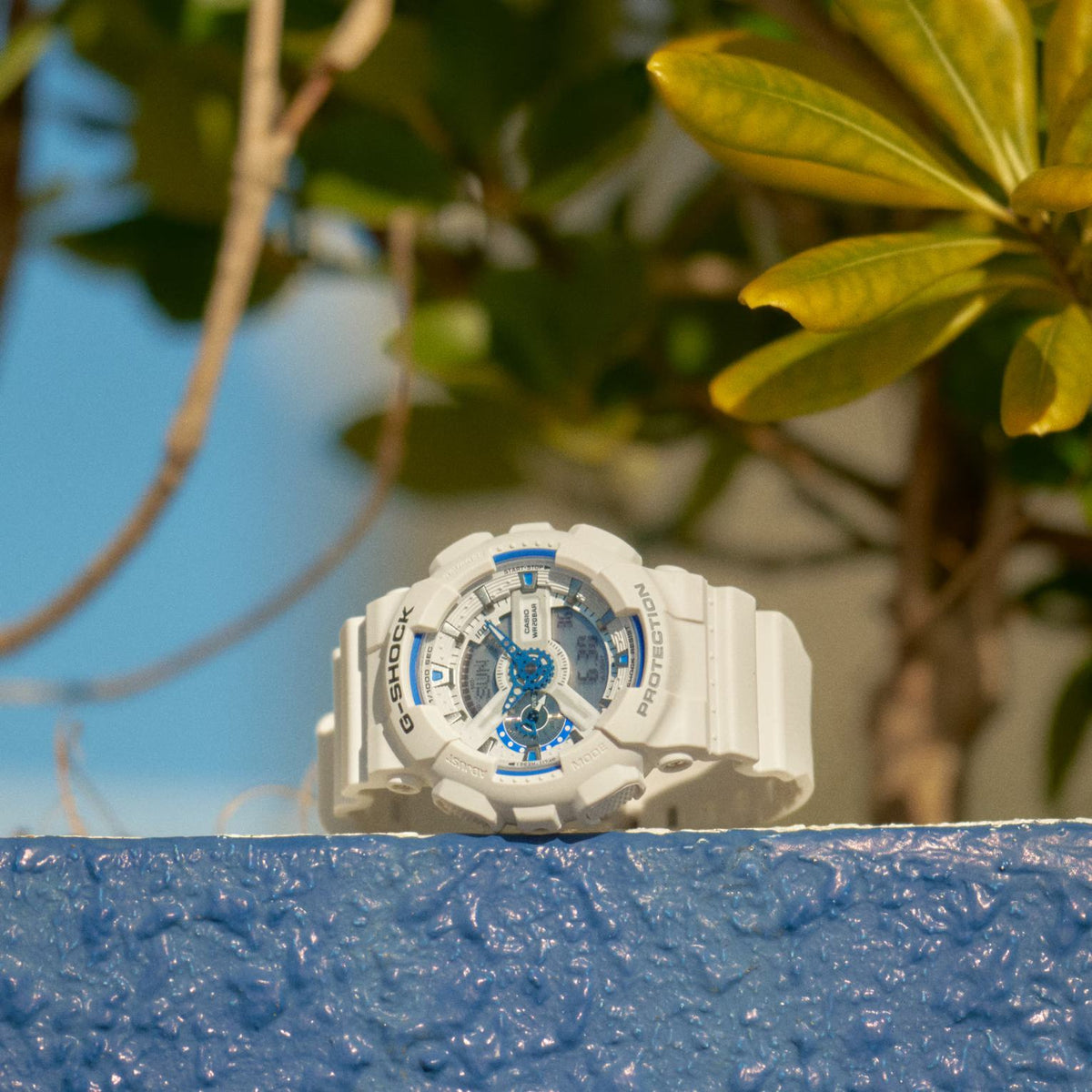 Casio G-Shock GA-110HDS-7AER analog unisexklocka med vit urtavla och armband i resin