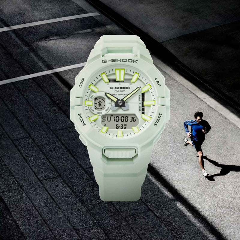 Casio G-Shock GBA-950-7AER digital unisexklocka med vit urtavla och armband i resin