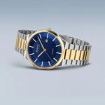 Bering Solar 14439-717 analog herrklocka med blå urtavla och armband i rostfritt stål