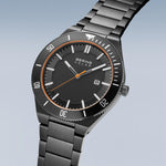Bering Solar Ø43mm 14443-779 analog herrklocka med grå urtavla och armband i rostfritt stål