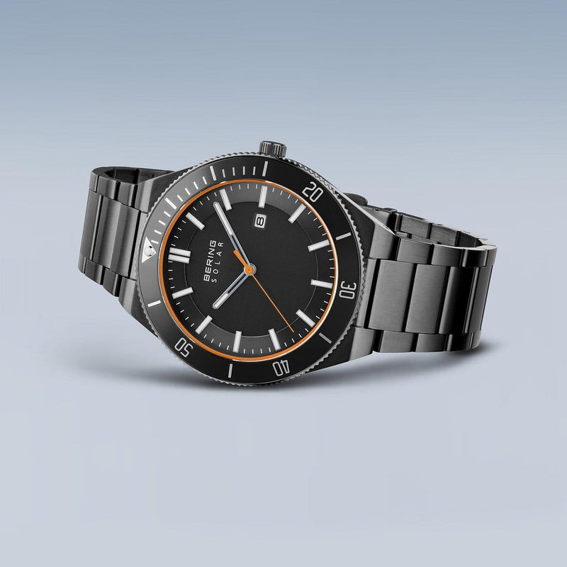 Bering Solar Ø43mm 14443-779 analog herrklocka med grå urtavla och armband i rostfritt stål