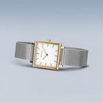 Bering Classic | polished gold | 18226-010 analog damklocka med vit urtavla och armband i rostfritt stål