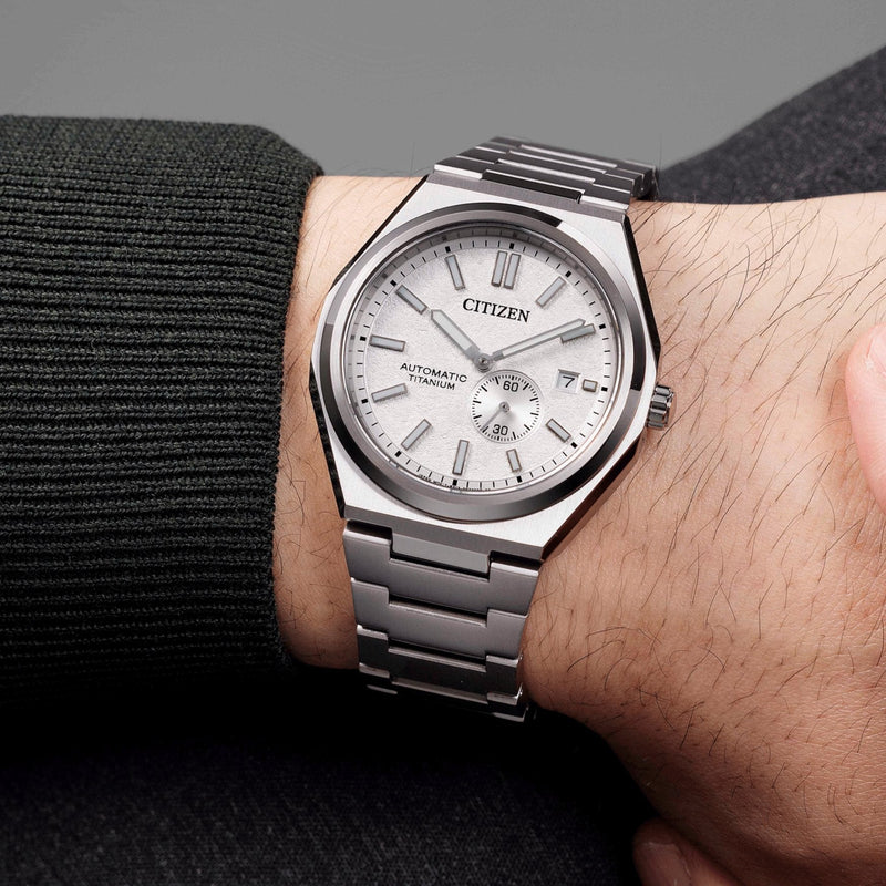 Citizen Super Titanium NJ0180-80A analog herrklocka med vit urtavla och armband i titan
