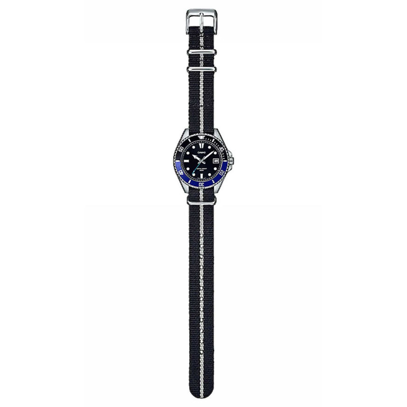 Casio Timeless MDV-10C-1A2VEF analog unisexklocka med svart urtavla och armband i textil
