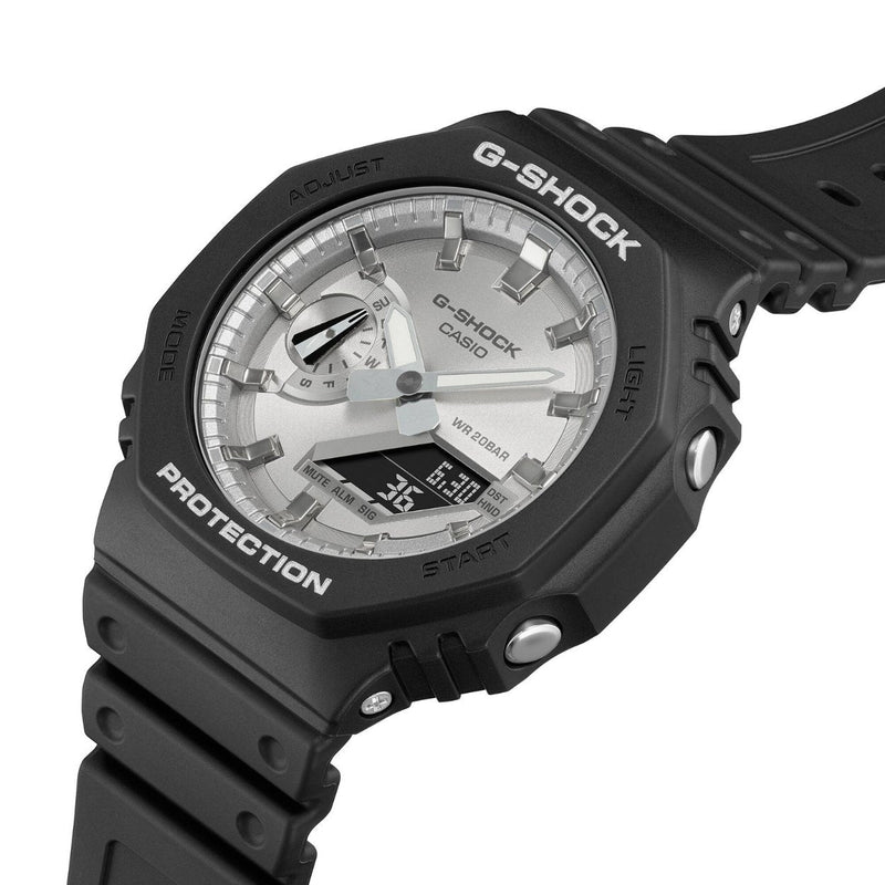 Casio G-Shock GA-2100SB-1AER analog herrklocka med silver urtavla och armband i resin