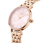 Daniel Wellington Petite Lumine 5-Link Melrose analog damklocka med rosa urtavla och armband i rostfritt stål
