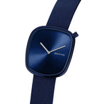 Bering Pebble 18040-397 analog herrklocka med blå urtavla och armband i nato