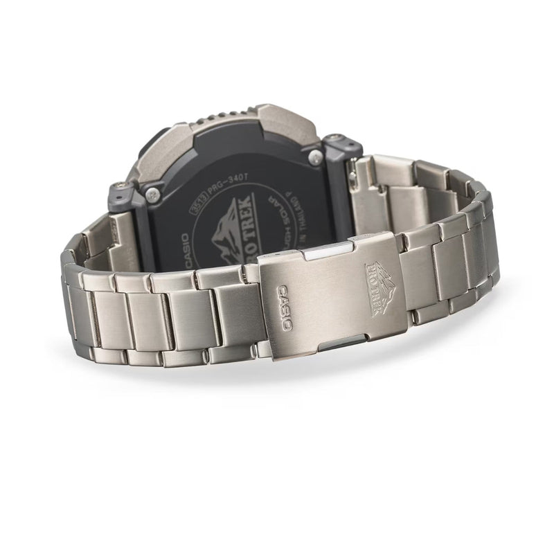 Casio Pro Trek PRG-340T-7ER digital herrklocka med svart urtavla och armband i titan