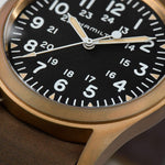Hamilton Khaki Field Mechanical Bronze H69459530 analog herrklocka med svart urtavla och armband i läder