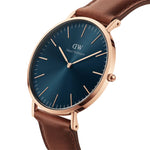 Daniel Wellington St Mawes Arctic DW00100626 analog herrklocka med blå urtavla och armband i läder