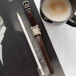 Casio Timeless LTP-B150L-7B2EF analog damklocka med vit urtavla och armband i läder