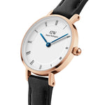 Daniel Wellington Petite Roman Numerals Sheffield DW00100683 analog damklocka med vit urtavla och armband i läder