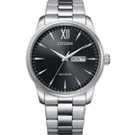 Citizen Eco Drive BM8550-81EE analog herrklocka med svart urtavla och armband i rostfritt stål