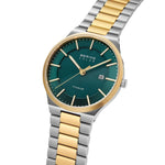 Bering Titanium 14439-718 analog herrklocka med grön urtavla och armband i titan