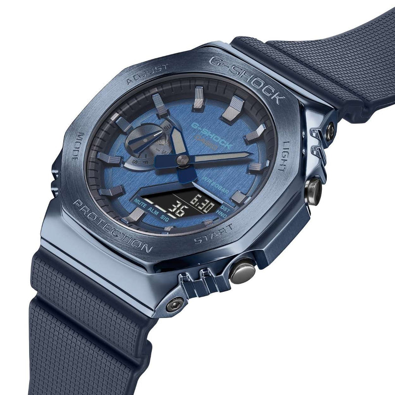Casio G-Shock GM-2100N-2AER ana-digi unisexklocka med blå urtavla och armband i resin