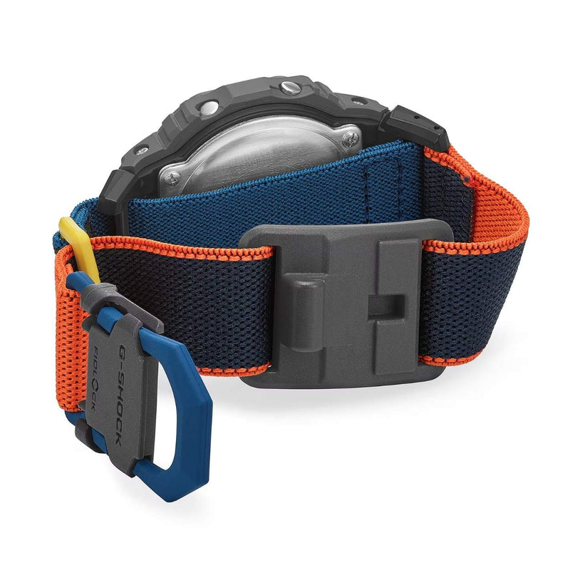 Casio G-Shock DW-5600MNC-8A2ER digital unisexklocka med svart urtavla och armband i textil