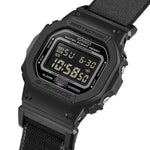 Casio G-Shock DW-5600MNC-1ER digital unisexklocka med svart urtavla och armband i resin