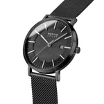 Bering Classic Solar 15439-222 analog herrklocka med svart urtavla och armband i mesh