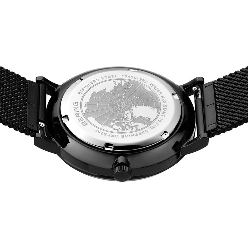 Bering Classic Solar 15439-222 analog herrklocka med svart urtavla och armband i mesh