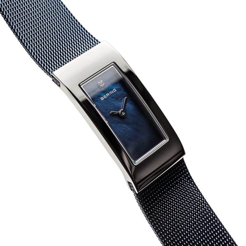 Bering Classic 10817-307-GWP analog damklocka med blå urtavla och armband i rostfritt stål