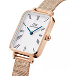 Daniel Wellington Quadro Roman Numerals Melrose DW00100687 analog damklocka med vit urtavla och armband i rostfritt stål