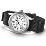 Hamilton Khaki Field Mechanical H69439910 analog herrklocka med vit urtavla och armband i rostfritt stål