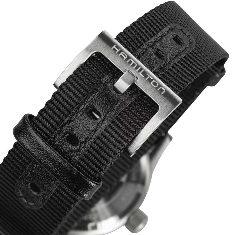 Hamilton Khaki Field Mechanical H69439910 analog herrklocka med vit urtavla och armband i rostfritt stål