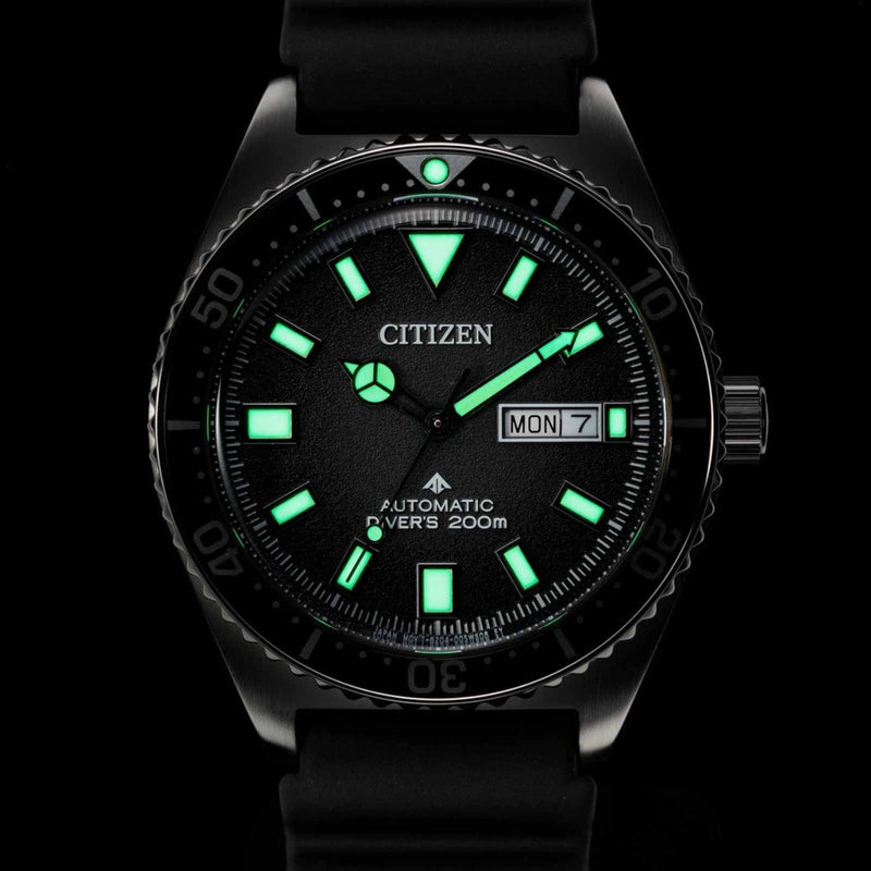 Citizen Promaster Dive NY0120-01E analog herrklocka med svart urtavla och armband i gummi