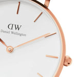 Daniel Wellington Petite St Mawes DW00100175 analog damklocka med vit urtavla och armband i läder