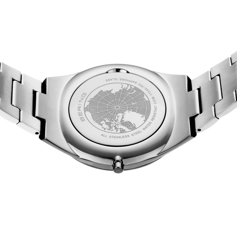 Bering Ultra Slim 17240-708 analog herrklocka med grön urtavla och armband i titan
