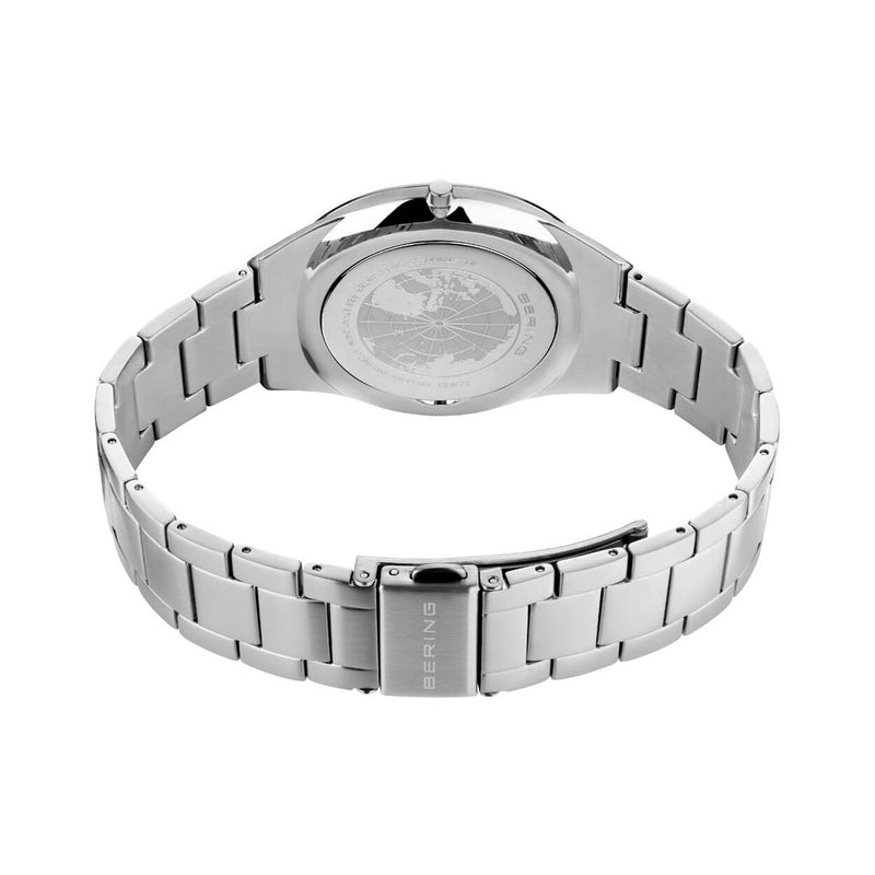 Bering Ultra Slim 17240-708 analog herrklocka med grön urtavla och armband i titan