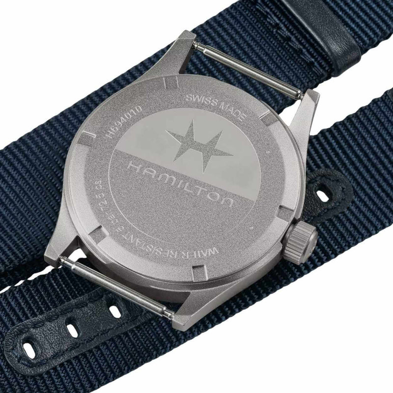 Hamilton Khaki Field Quartz H69401940 analog herrklocka med blå urtavla och armband i rostfritt stål