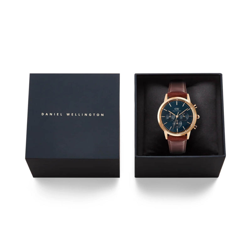 Daniel Wellington Iconic Chronograph St Mawes Arctic Rg DW00100639 analog herrklocka med blå urtavla och armband i läder